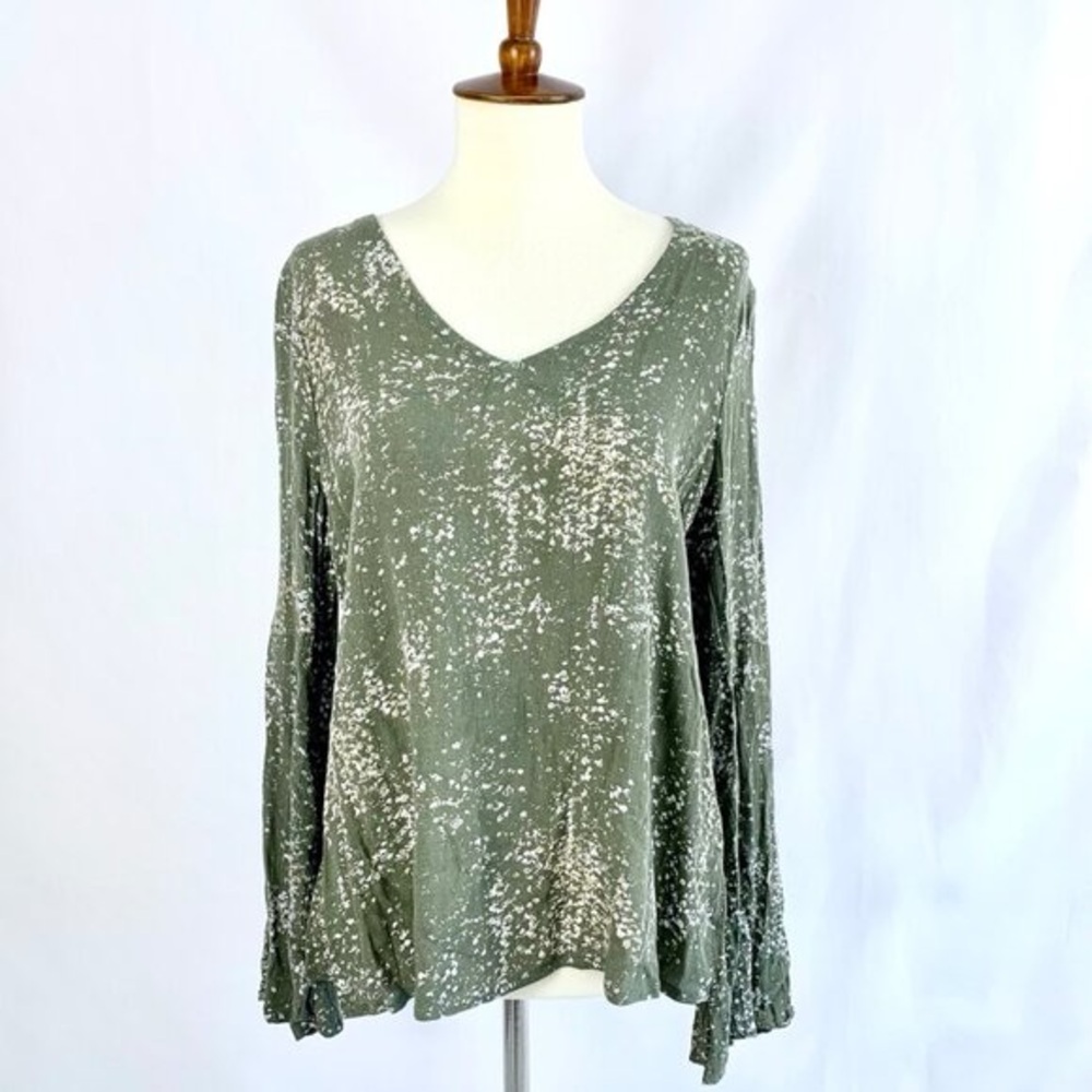 a.n.a. Green & White V-Neck Speckled Long Bell Sleeve Blouse with Tie Detail